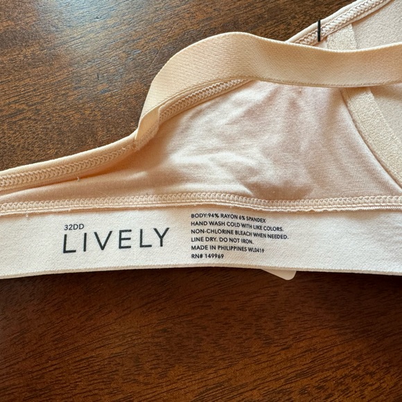 LIVELY - All Day No Wire Push Up Bra - NWT 32DD - Picture 3 of 5
